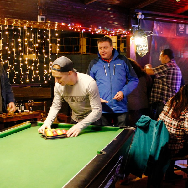 bottlebank_setting_up_pool_600x