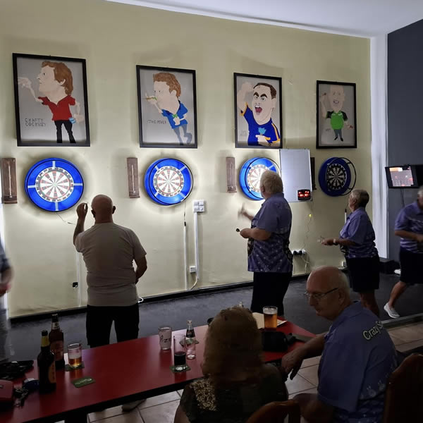 crazy_spoon_playing_darts_600x