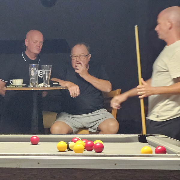 pool_spectators_600x