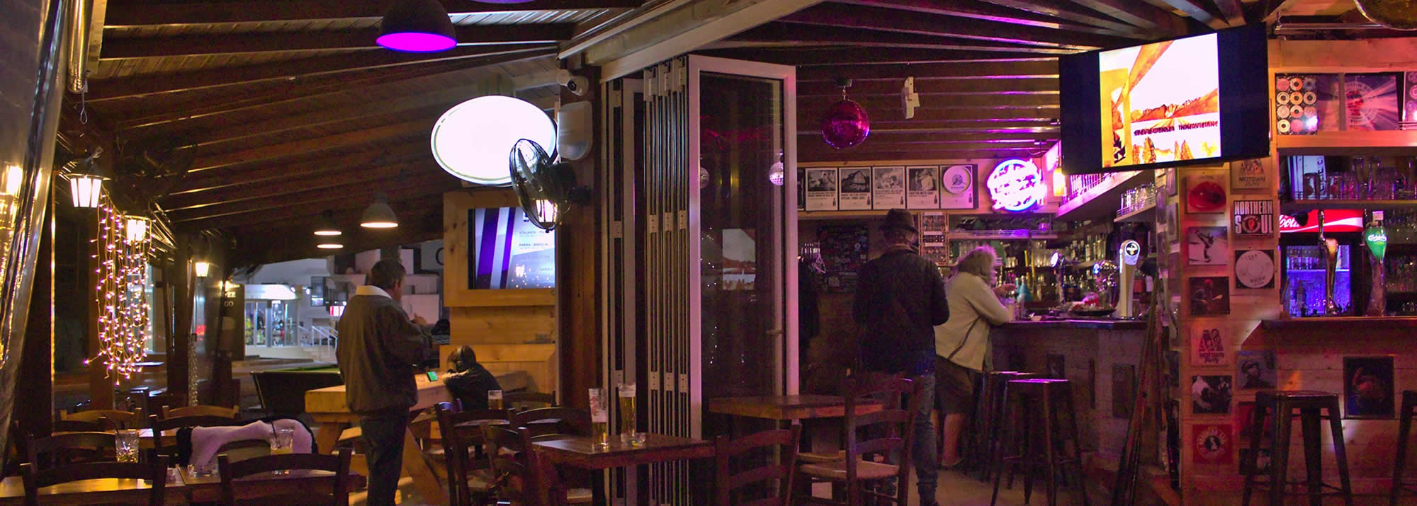 the_bottlebank_bar_pub_paphos