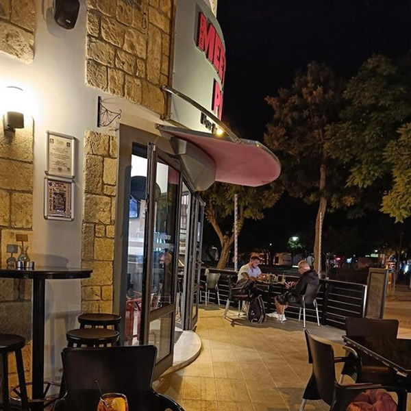 outside_meeting_pub_paphos_600x