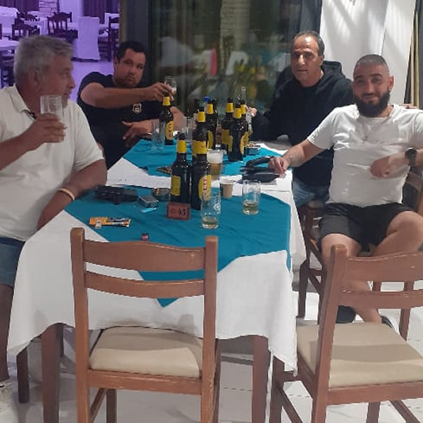 petsas_restaurant_bottlebank_sharing a drink